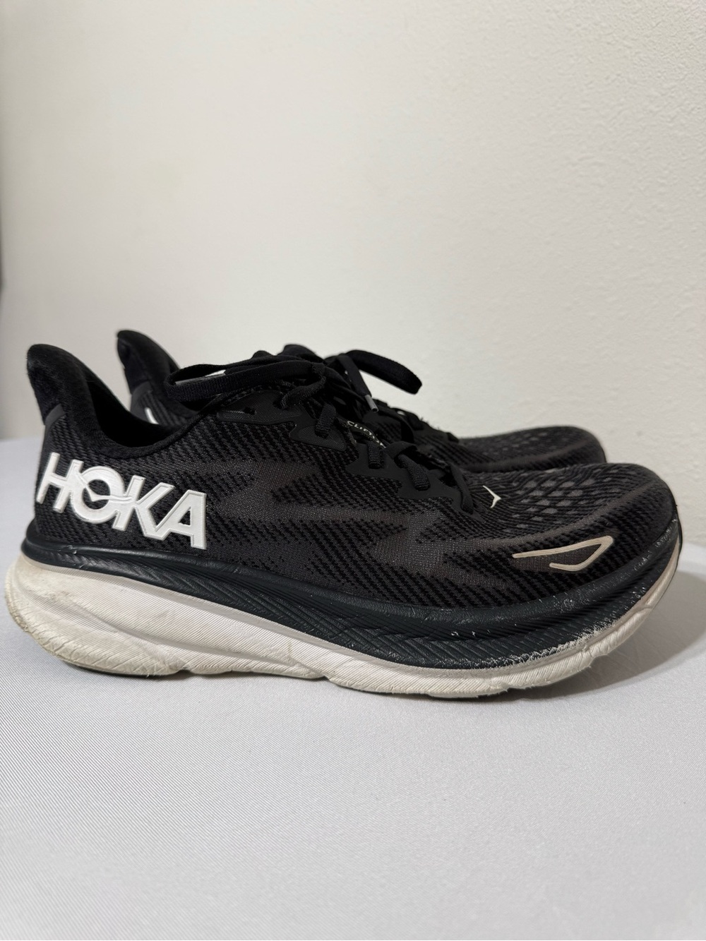 Hoka Clifton 9 Womens Running Shoes Black White 1127896 BWHT Size 10B
